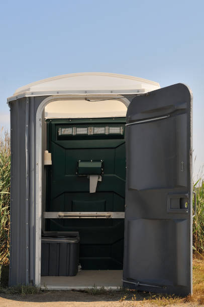 Porta potty delivery and setup in Lake Barcroft, VA